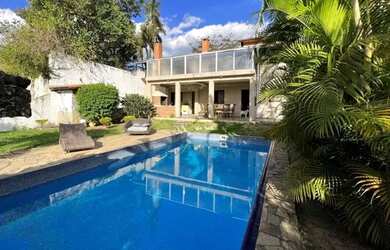 Imagem: A casa em condomínio possui 5 Dormitórios, 5 Banheiros, 5