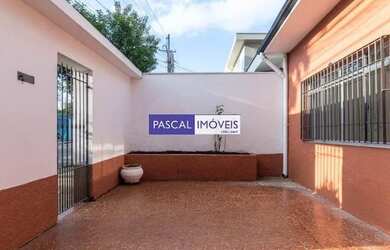 Imagem: A casa possui 2 Dormitórios, 2 Banheiros, 2 Vagas na garagem