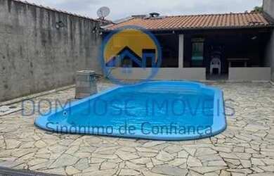 Imagem: A casa possui 2 Dormitórios, 2 Banheiros, 2 Vagas na garagem