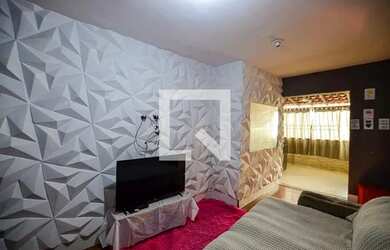 Imagem: A casa possui 3 Dormitórios, 1 Banheiro e 55m² de Área e