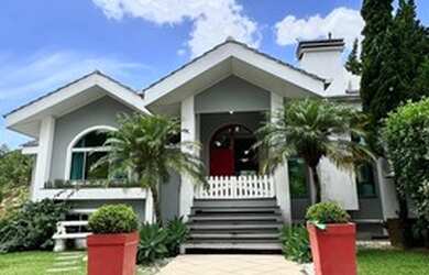 Imagem: A casa em condomínio possui 5 Dormitórios, 4 Banheiros, 4