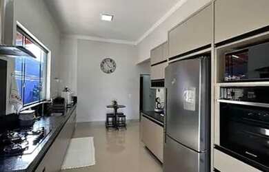 Imagem: A casa possui 2 Dormitórios, 1 Banheiro e está localizado