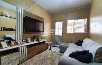 Imagem: A casa possui 2 Dormitórios, 1 Banheiro, 1 Vaga na garagem