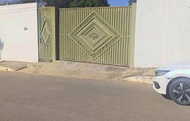 Imagem: A casa em condomínio possui 4 Dormitórios, 2 Banheiros, 5