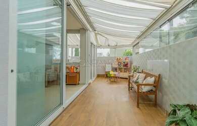 Imagem: A casa em condomínio possui 4 Dormitórios, 5 Banheiros, 3