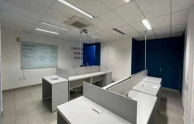 Imagem: O depósito possui 1 Vaga na garagem e 90m² de Área e está