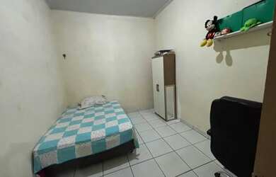 Imagem: A casa possui 2 Dormitórios, 1 Banheiro e está localizado