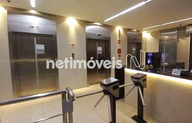 Imagem: O depósito possui 1 Vaga na garagem e 30m² de Área e está