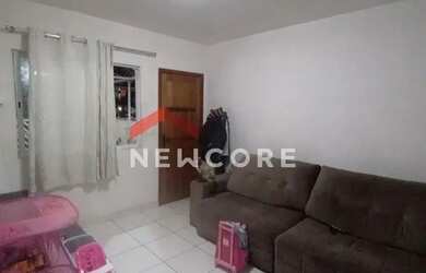 Imagem: A casa possui 2 Dormitórios, 2 Banheiros, 1 Vaga na garagem