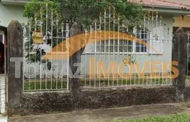 Imagem: A casa possui 4 Dormitórios, 2 Banheiros, 1 Vaga na garagem