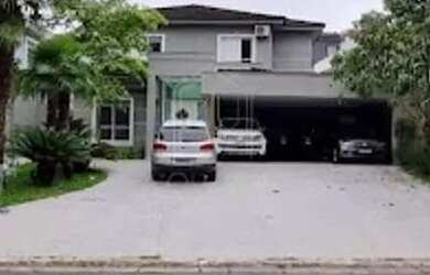 Imagem: A casa em condomínio possui 4 Dormitórios, 5 Banheiros, 5