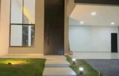 Imagem: A casa possui 3 Dormitórios, 3 Banheiros, 2 Vagas na garagem