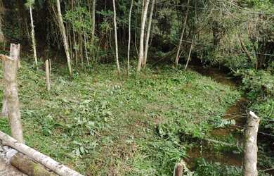 Imagem: A chácara possui 2.000m² de Área e está localizado em Juquitiba