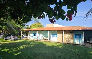 Imagem: A casa possui 5 Dormitórios, 4 Banheiros, 5 Vagas na garagem
