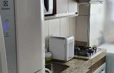 Imagem: O apartamento possui 2 Dormitórios, 1 Banheiro, 1 Vaga na garagem