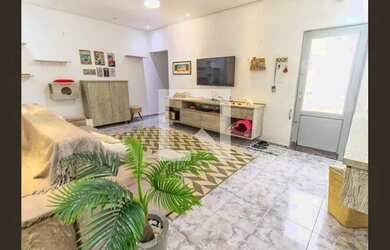 Imagem: A casa possui 3 Dormitórios, 3 Banheiros, 1 Vaga na garagem