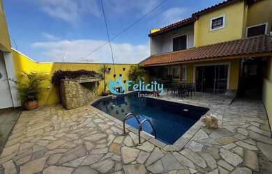 Imagem: A casa possui 3 Dormitórios, 4 Banheiros, 3 Vagas na garagem