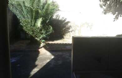 Imagem: A casa possui 3 Dormitórios, 1 Banheiro e 3 Vagas na garagem