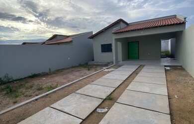 Imagem 2: Casa a venda. Varanda, 300m² de Área, 2 Vagas na garageme2 Dormitórios