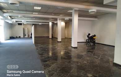 Imagem: O depósito possui 5 Vagas na garagem, 1.400m² de Área e