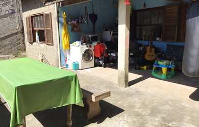 Imagem: A casa possui 2 Dormitórios, 2 Banheiros, 3 Vagas na garagem