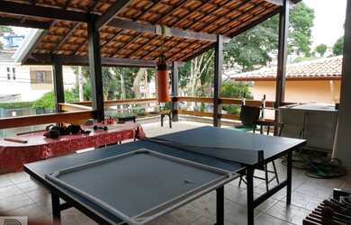 Imagem: A casa possui 3 Dormitórios, 3 Banheiros, 5 Vagas na garagem