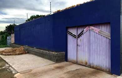 Imagem: A casa possui 2 Dormitórios, 1 Banheiro, 1 Vaga na garagem