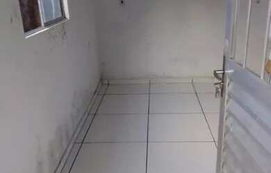 Imagem: A casa possui 1 Dormitório, 1 Banheiro e está localizado