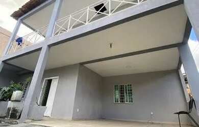 Imagem: A casa possui 4 Dormitórios, 4 Banheiros, 3 Vagas na garagem