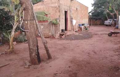 Imagem: A casa possui 1 Dormitório, 1 Banheiro e 2 Vagas na garagem