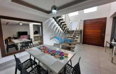 Imagem: A casa em condomínio possui 4 Dormitórios, 4 Banheiros, 4