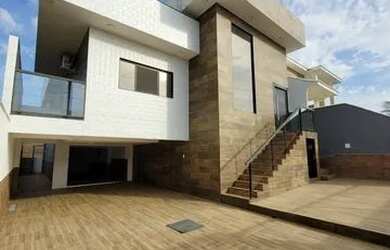 Imagem: A casa à venda possui 4 Dormitórios, 3 Banheiros, 5 Vagas