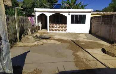 Imagem: A casa possui 1 Dormitório, 2 Banheiros, 4 Vagas na garagem