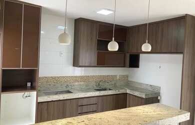 Imagem: A casa possui 3 Dormitórios, 2 Banheiros, 4 Vagas na garagem