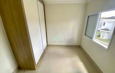 Imagem: A casa em condomínio possui 3 Dormitórios, 4 Banheiros, 3