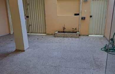 Imagem: A casa possui 2 Dormitórios, 2 Banheiros, 1 Vaga na garagem