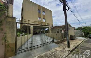 Imagem: O apartamento possui 3 Dormitórios, 1 Banheiro, 1 Vaga na garagem