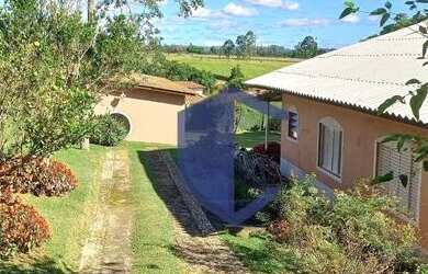 Imagem: A casa em condomínio possui 4 Dormitórios, 4 Banheiros, 5