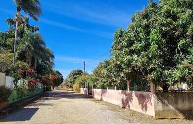 Imagem: A casa possui 2 Dormitórios, 3 Banheiros, 4 Vagas na garagem