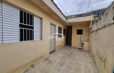 Imagem: A casa possui 1 Dormitório, 1 Banheiro, 1 Vaga na garagem