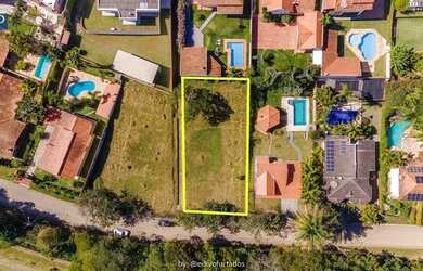 Imagem: O terreno possui 800m² de Área e está localizado em Marambaia