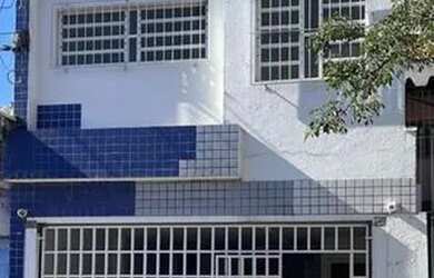 Imagem: A casa possui 5 Dormitórios, 5 Banheiros, 3 Vagas na garagem