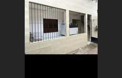 Imagem: A casa possui 3 Dormitórios, 2 Banheiros, 70m² de Área e