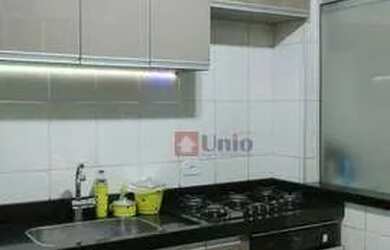 Imagem: O apartamento possui 2 Dormitórios, 1 Banheiro, 1 Vaga na garagem