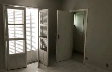 Imagem: A casa possui 3 Dormitórios, 3 Banheiros, 2 Vagas na garagem