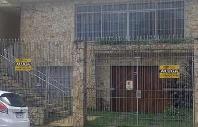 Imagem: A casa possui 3 Dormitórios, 4 Banheiros, 2 Vagas na garagem