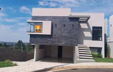 Imagem: A casa em condomínio possui 3 Dormitórios, 2 Banheiros, 4