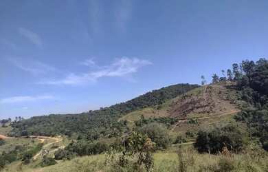 Imagem: O terreno possui 600m² de Área e está localizado em Arujamérica