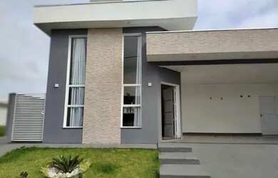 Imagem: A casa em condomínio possui 3 Dormitórios, 1 Banheiro, 2 Vagas