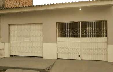 Imagem: A casa possui 3 Dormitórios, 2 Banheiros e 1 Vaga na garagem